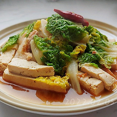 在家不知道吃什麼，吃滷肉菘菜燒豆腐就對了