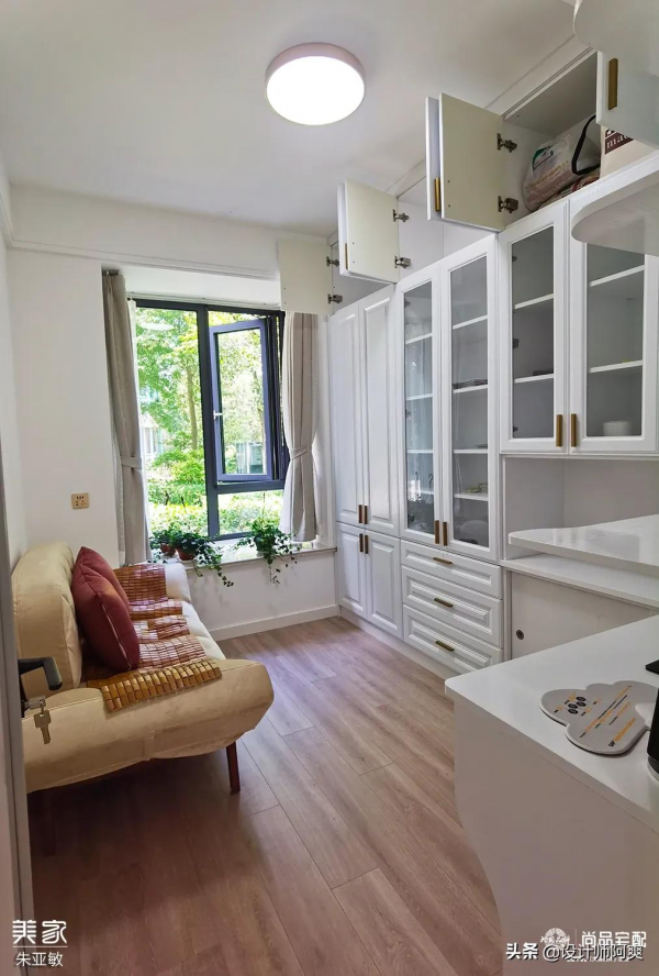 玄關打了4個櫃子,全屋還有10個,這位姐姐是狠人實錘了 玄關打了4個櫃子,全屋還有10個,這位姐姐是狠人實錘了