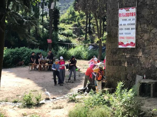 戀上這座山之四：一池秀水入眸中