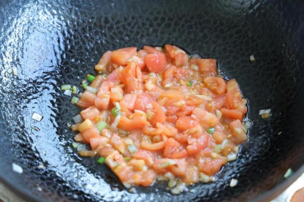 天氣涼了，來一碗超鮮美的菌菇湯，全身暖呼呼不怕冷，做法超簡單