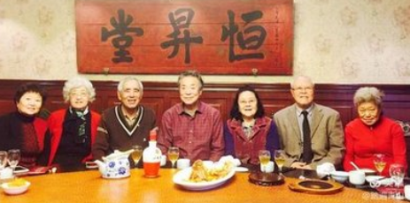 歌唱家李光羲：窮小子和富家女相愛65年，3個女兒成他的驕傲