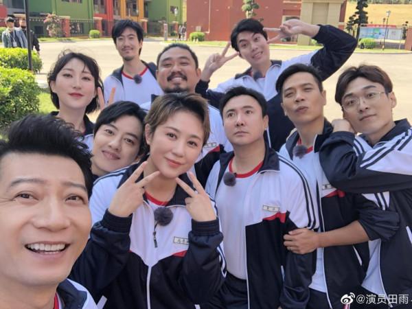 《夏洛特煩惱》時隔6年重聚，尹正和王智缺席，被“王老師”喊話