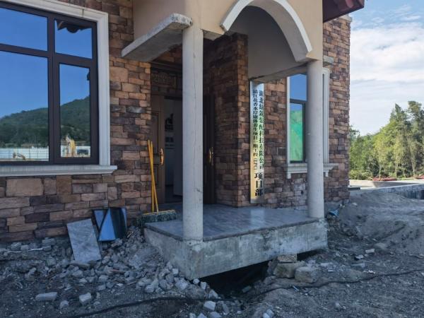 環保督察組曝光!三峽庫區康養專案竟成“採石場”,挖山採石600餘萬噸,周邊山體嚴重滑坡 環保督察組曝光!三峽庫區康養專案竟成“採石場”,挖山採石600餘萬噸,周邊山體嚴重滑坡