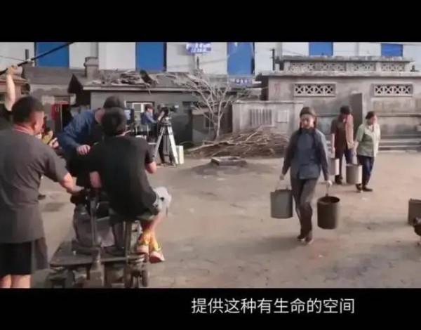 這部電視劇太有年代感了，攝影人不願放過每一幀