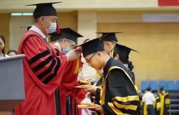 中國人民大學再次出手，對13名學生給予退學處理，可惜但並不可憐