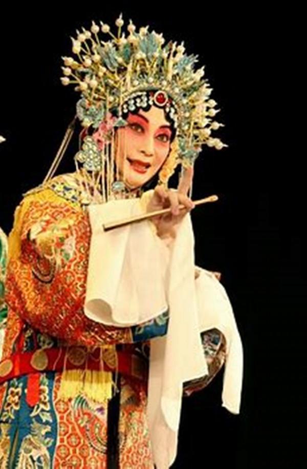京劇大師梅葆玖評價李玉剛：打著梅蘭芳旗號，卻是博人一笑的小丑