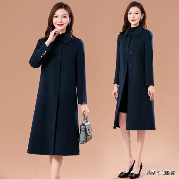 這幾款時髦顯瘦的雙面呢羊毛大衣，40-50歲的媽媽穿上高貴優雅