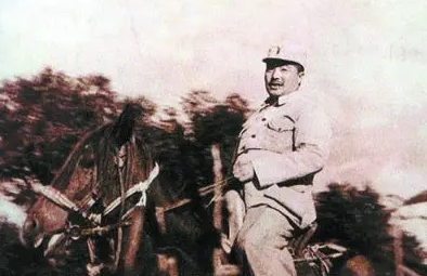 1928年，賀龍問一名士兵：你跑什麼？不料士兵舉槍就向賀龍射擊