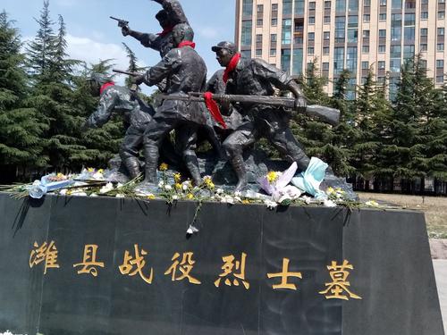 蔣介石請吃飯，王耀武酒後表示死守濟南，回去即送走老婆轉移財產