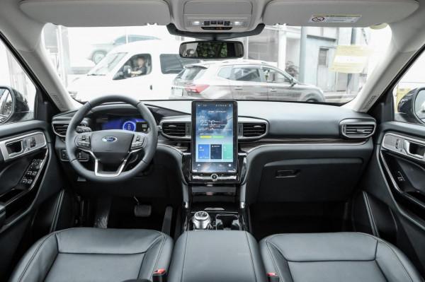 喜歡自駕遊，建議買四驅SUV，看看這兩款，爬坡有勁、安全、舒適