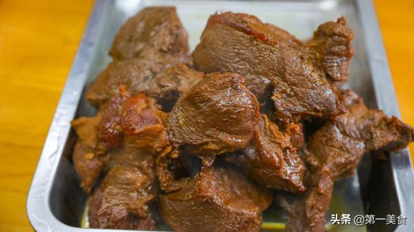 20年秘製&OpenCurlyDoubleQuote;醬牛肉&rdquo;配方，&OpenCurlyDoubleQuote;3泡3醬&rdquo;入味足，醬香濃，咋切都不散