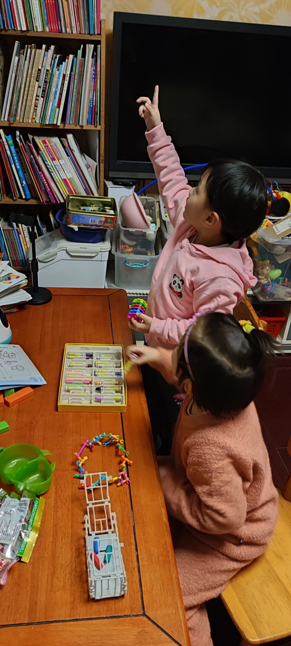 城裡的孩子們,還會這樣一起串門著一起玩嗎? 城裡的孩子們,還會這樣一起串門著一起玩嗎?