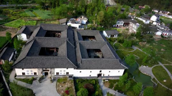 陝西一“鉅富豪宅”走紅,主人一生娶了6個老婆,距市區2小時車程 陝西一“鉅富豪宅”走紅,主人一生娶了6個老婆,距市區2小時車程