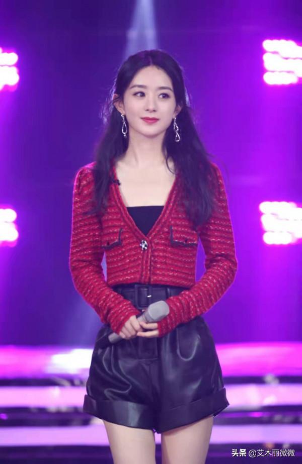 真清純還是“裝”清純？趙麗穎穿襯衫百褶裙扮學生妹，少女感滿滿