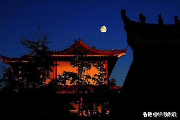 涓涓雋語七律.月下曲：遠黛嬋娟幾度悠，中秋西樓相思意