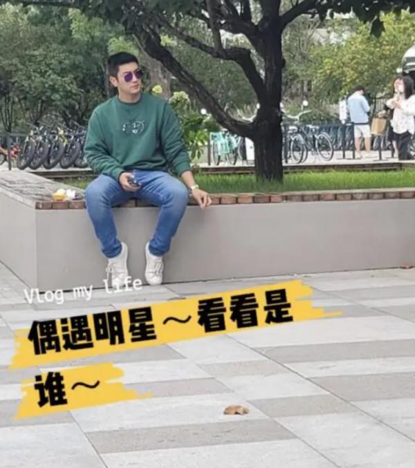 杜江霍思燕逛街被拍!7歲兒子抱玩具不撒手,一旁小女孩十分搶鏡 杜江霍思燕逛街被拍!7歲兒子抱玩具不撒手,一旁小女孩十分搶鏡