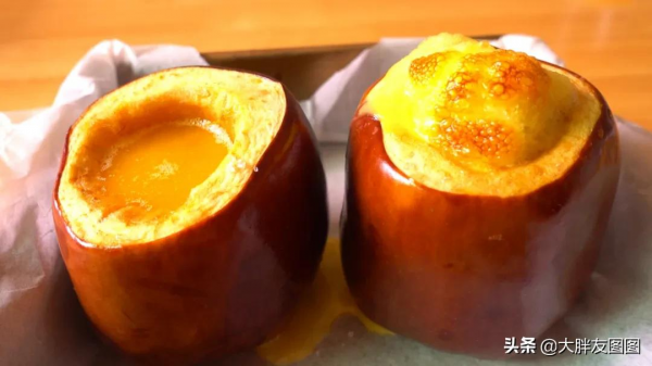 復刻！櫻桃小丸子裡的烤蘋果，一模一樣，一勺挖開，口水止不住了