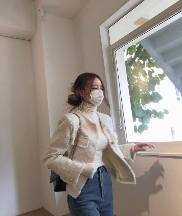 冬季別總披頭散髮，試著扎個韓系低馬尾，配上精緻穿搭特顯氣質