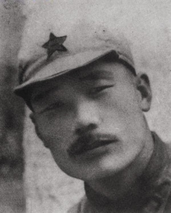 司令員下部隊暗訪,炊事員以為他是伙伕,讓其幫忙做飯,後來如何 司令員下部隊暗訪,炊事員以為他是伙伕,讓其幫忙做飯,後來如何