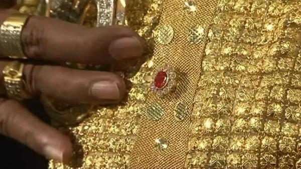 2012年印度土豪花1.27億盧比定製1件黃金襯衫，後來怎麼樣了？