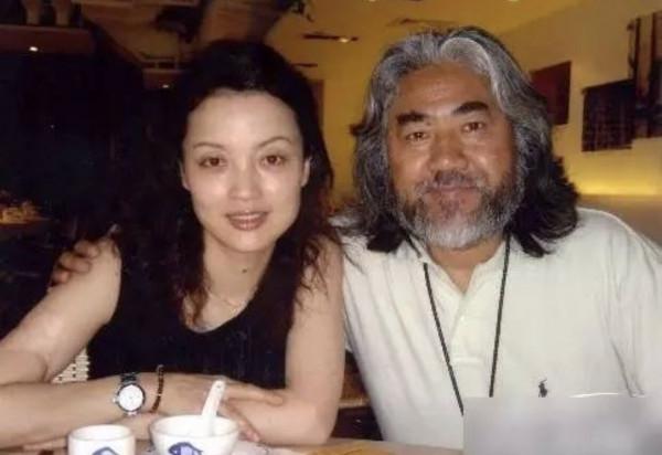 70歲張紀中曬全家福慶中秋!混血兒子罕見露面,曾否認其是私生子 70歲張紀中曬全家福慶中秋!混血兒子罕見露面,曾否認其是私生子