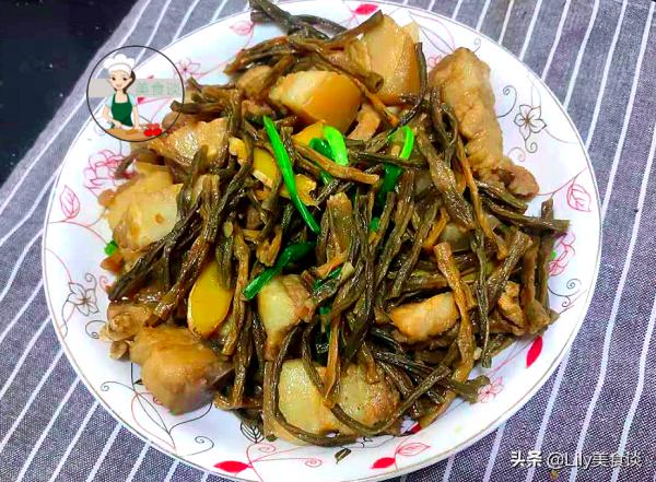 夏天這蔬菜多買點,曬乾囤起來,泡一泡,切段燜五花肉,越嚼越香 夏天這蔬菜多買點,曬乾囤起來,泡一泡,切段燜五花肉,越嚼越香