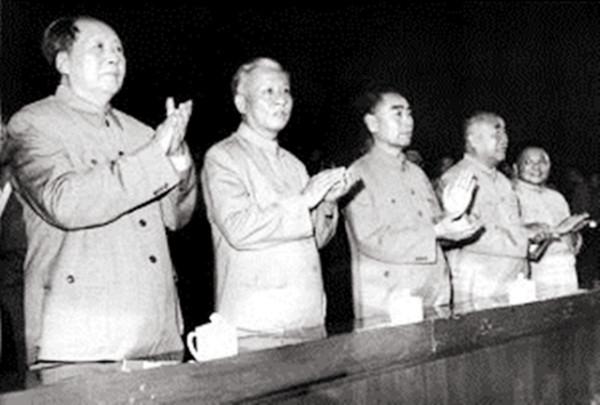 秘訪蘇聯的劉少奇為何一再拒絕斯大林的敬酒？場面一度相當尷尬