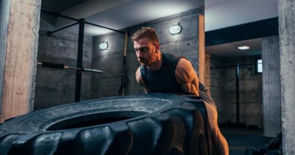 為什麼大力士都喜歡進行“翻輪胎”？這是一個好的訓練動作嗎