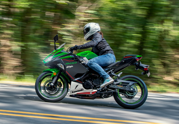 今年五十多歲了看好川崎400，偶爾會摩旅，跑車和街車誰更適合？