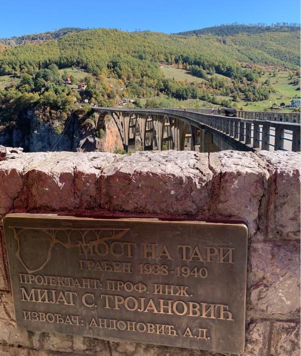 它是南斯拉夫電影《橋》所在地、也是最具“北歐風情”的南歐小鎮