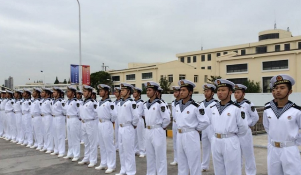 海軍帽子上會有兩根飄帶？這一作用，知道的人不多