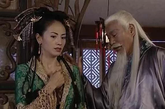 當年《風雲》劇組太窮,女演員頭頂筷子、蚊帳鉤,卻成為一代經典 當年《風雲》劇組太窮,女演員頭頂筷子、蚊帳鉤,卻成為一代經典