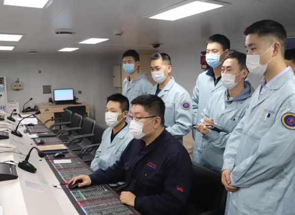 新疆的海上玫瑰驚豔世界，中國戰艦穿上鐵布衫，打破歐美技術壁壘