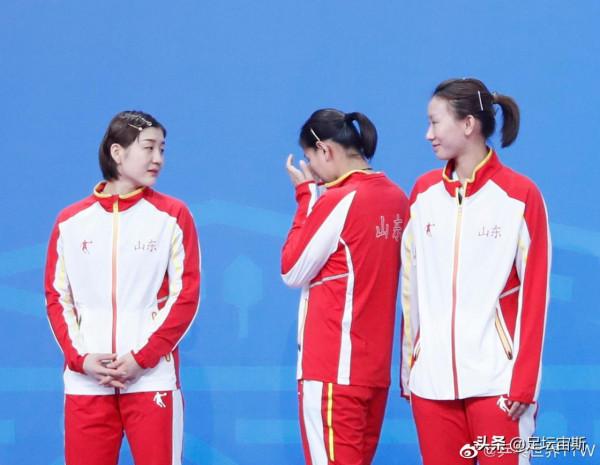 世界冠軍慘敗3局僅15分，樊振東橫掃王楚欽，女乒名將獲亞軍落淚