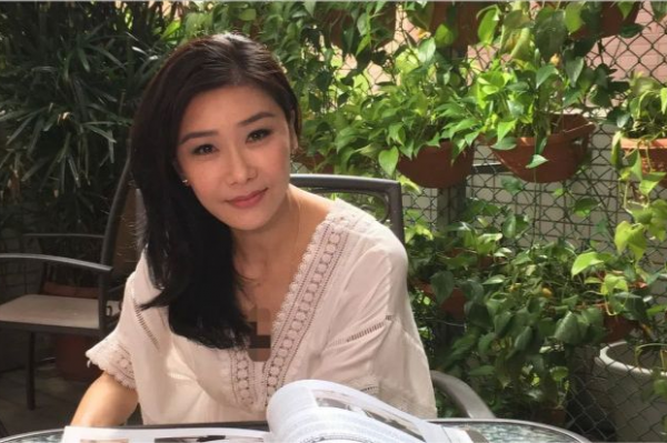 張慧儀：兩段感情失敗後，50多歲未婚未孕，收養患病孤兒相依為命