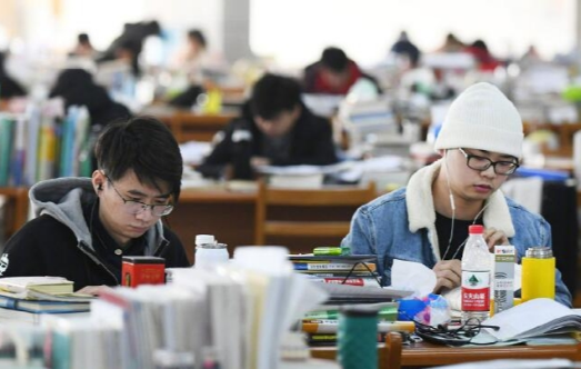 南大一博士生被學校開除學籍,父母不滿大鬧學校,最終被事實打臉 南大一博士生被學校開除學籍,父母不滿大鬧學校,最終被事實打臉