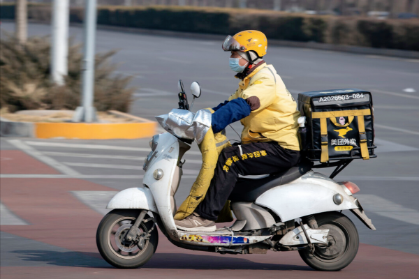 最大續航240km！這2款電摩，支援15分鐘快充，適合送外賣和跑長途