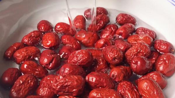 秋日忌寒涼,多吃3紅3白,少吃2綠,潤肺去秋燥,一家老小身體棒 秋日忌寒涼,多吃3紅3白,少吃2綠,潤肺去秋燥,一家老小身體棒