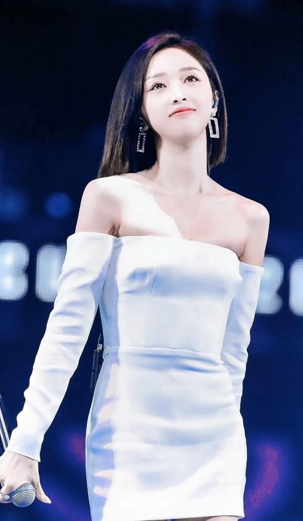 有喜歡吳宣儀的嗎?宣儀姐姐真的是太美了 有喜歡吳宣儀的嗎?宣儀姐姐真的是太美了