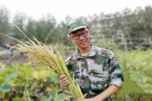 農業大學等於畢業種田？考生考上985大學，鄰居表示：沒出息