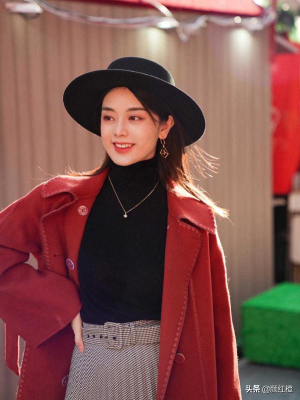 冬天穿搭不懂配色?試試黑紅配吧,成熟穩重又有氣場,誰穿誰美 冬天穿搭不懂配色?試試黑紅配吧,成熟穩重又有氣場,誰穿誰美