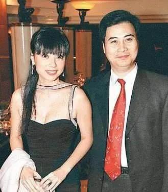 51歲傅明憲迷戀整容？前夫入獄她狠心拋棄？和小11歲男友戀愛被甩