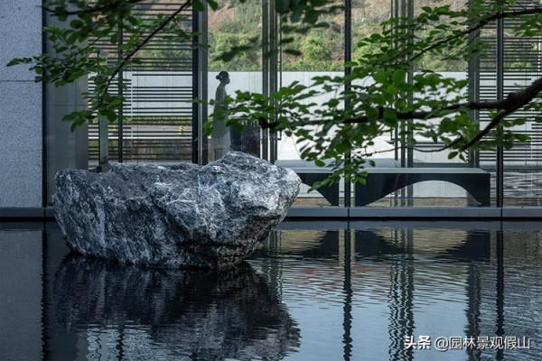 大隱隱於市的景觀石有著不曾遇見的清雅
