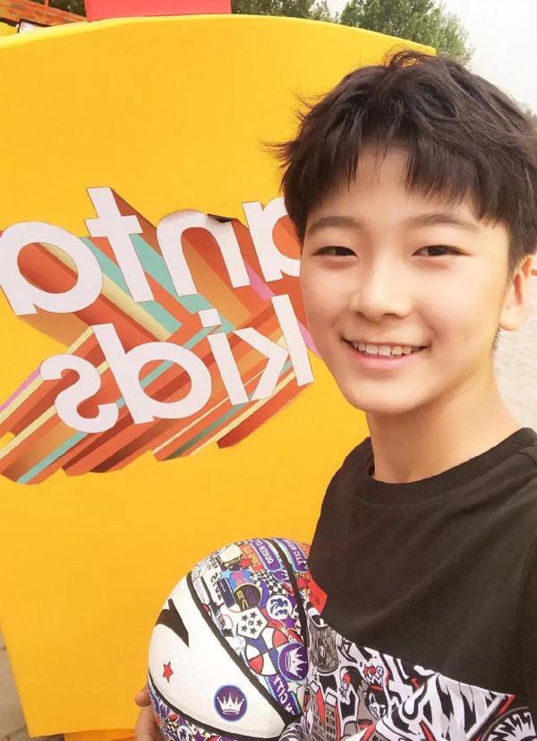 吳鎮宇兒子發福、郭濤兒子變壯、小瀋陽女兒變美，昔日萌娃大變樣