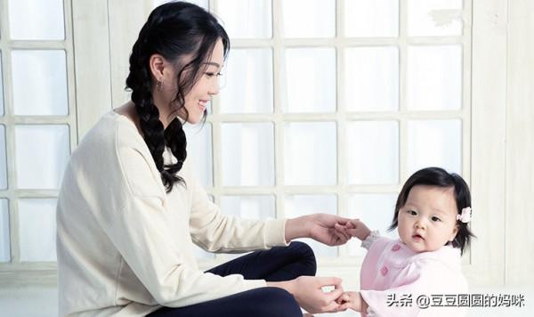 1歲孩子的發育里程碑，小寶貝長大了，你發現了嗎？