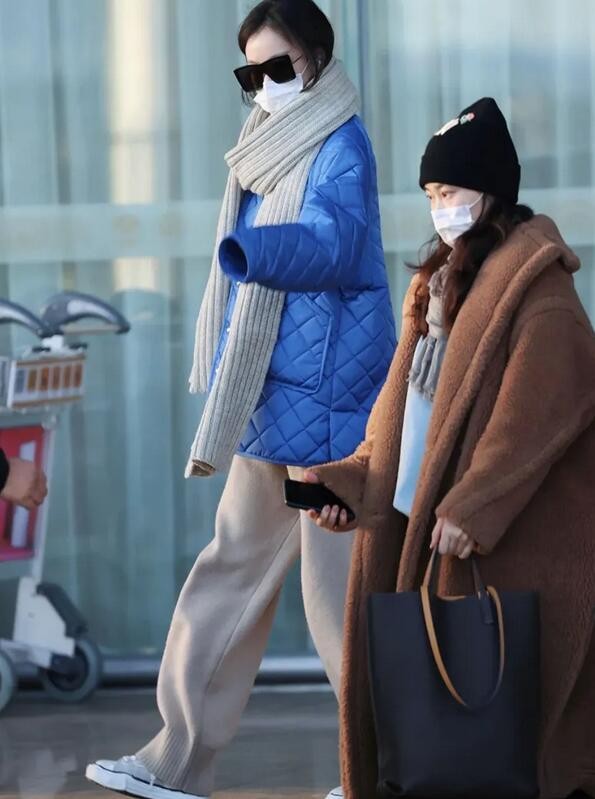 倪妮機場造型真親民，穿絎縫棉服樸素卻不普通，可借鑑價值非常高