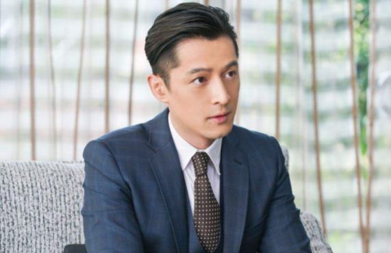 衝著楊紫看《女心理師》，卻被女二吸引了，造型簡單讓人一眼難忘