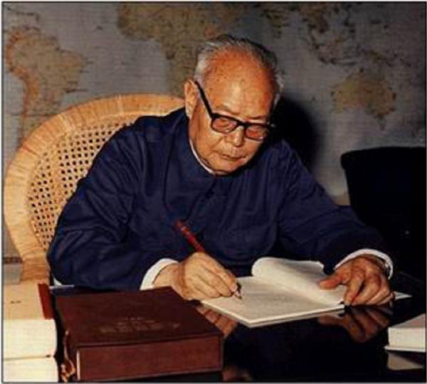 1984年葉劍英肺病惡化，中央已準備追悼會，危急時鐘南山力挽狂瀾