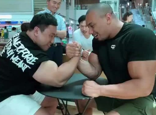 “韓國綠巨人”姜勇夏，腕力高手，力量舉冠軍，喜歡炫富而聞名