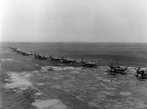 八十三年前珍貴照片:武漢空戰,百姓街頭觀戰 八十三年前珍貴照片:武漢空戰,百姓街頭觀戰